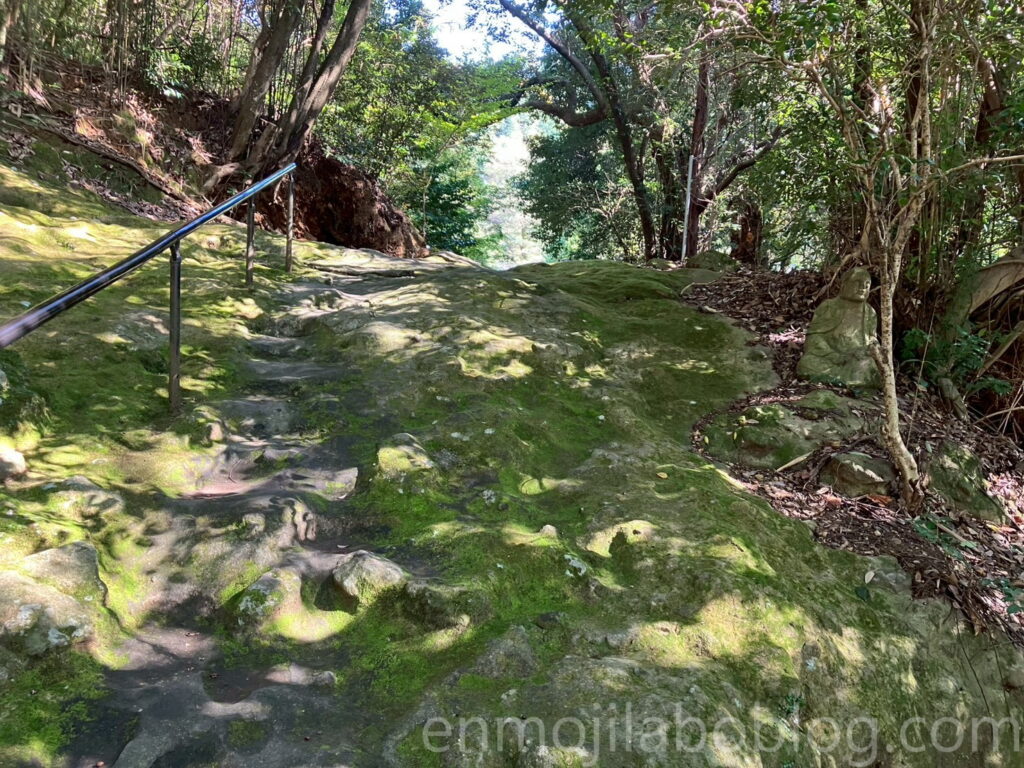 霊巌洞までの道のり