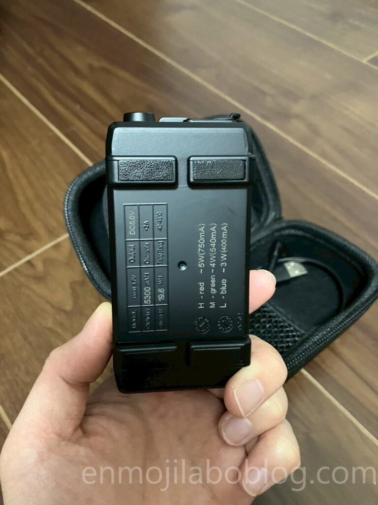 電熱ゴーグル（FUJIKAZE）の専用バッテリー（裏面）